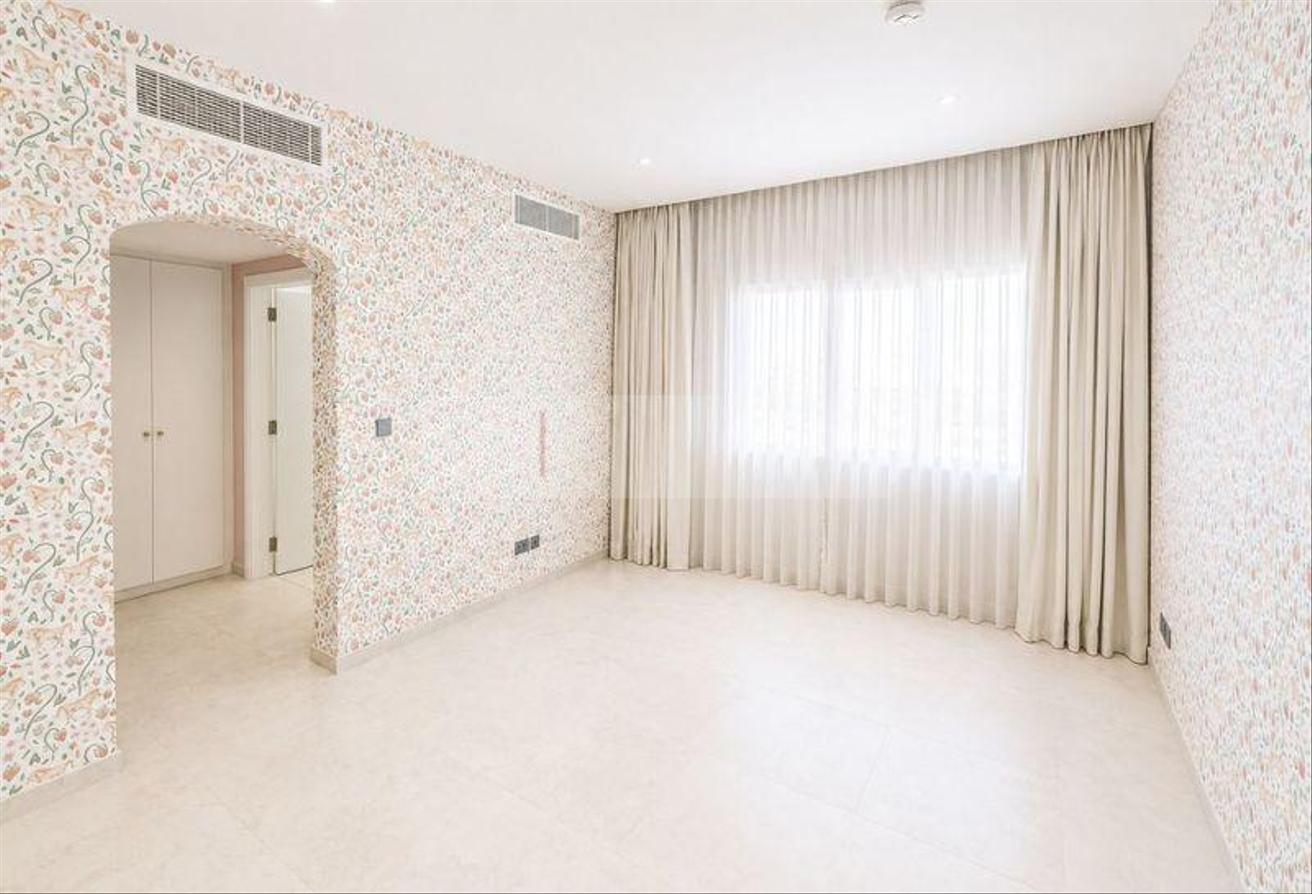 12,449 Sqft | Fully Upgraded | Private Pool photo 7