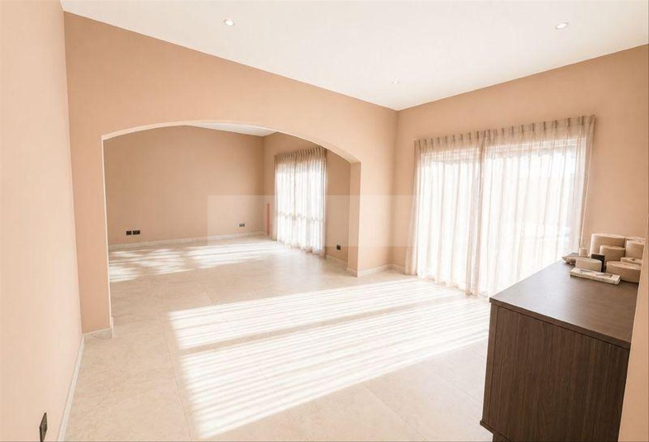 12,449 Sqft | Fully Upgraded | Private Pool photo 14