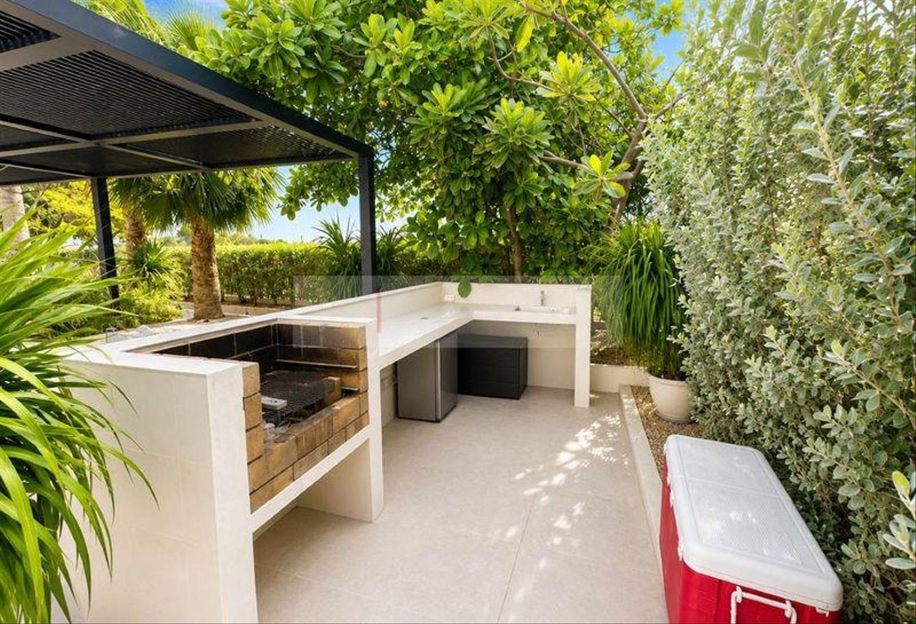 12,449 Sqft | Fully Upgraded | Private Pool photo 13