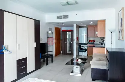 شقة - 1 حمام للايجار في جلوبال ليك فيو - (JLT) مجمع E - أبراج بحيرات الجميرا - دبي