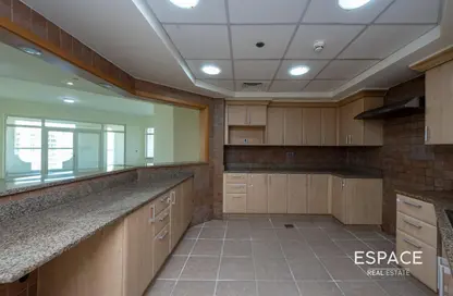 Apartment - 2 Bedrooms - 2 Bathrooms for rent in Al Hamri - Shoreline Apartments - Palm Jumeirah - Dubai