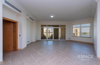 Apartment - 2 Bedrooms - 2 Bathrooms for rent in Al Hamri - Shoreline Apartments - Palm Jumeirah - Dubai