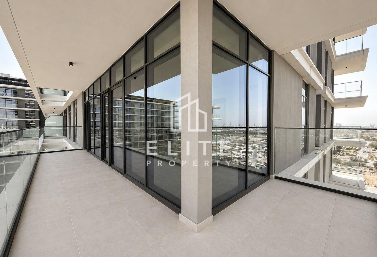 High Floor I Golf Course View I Spacious I 3 +Maid photo 6