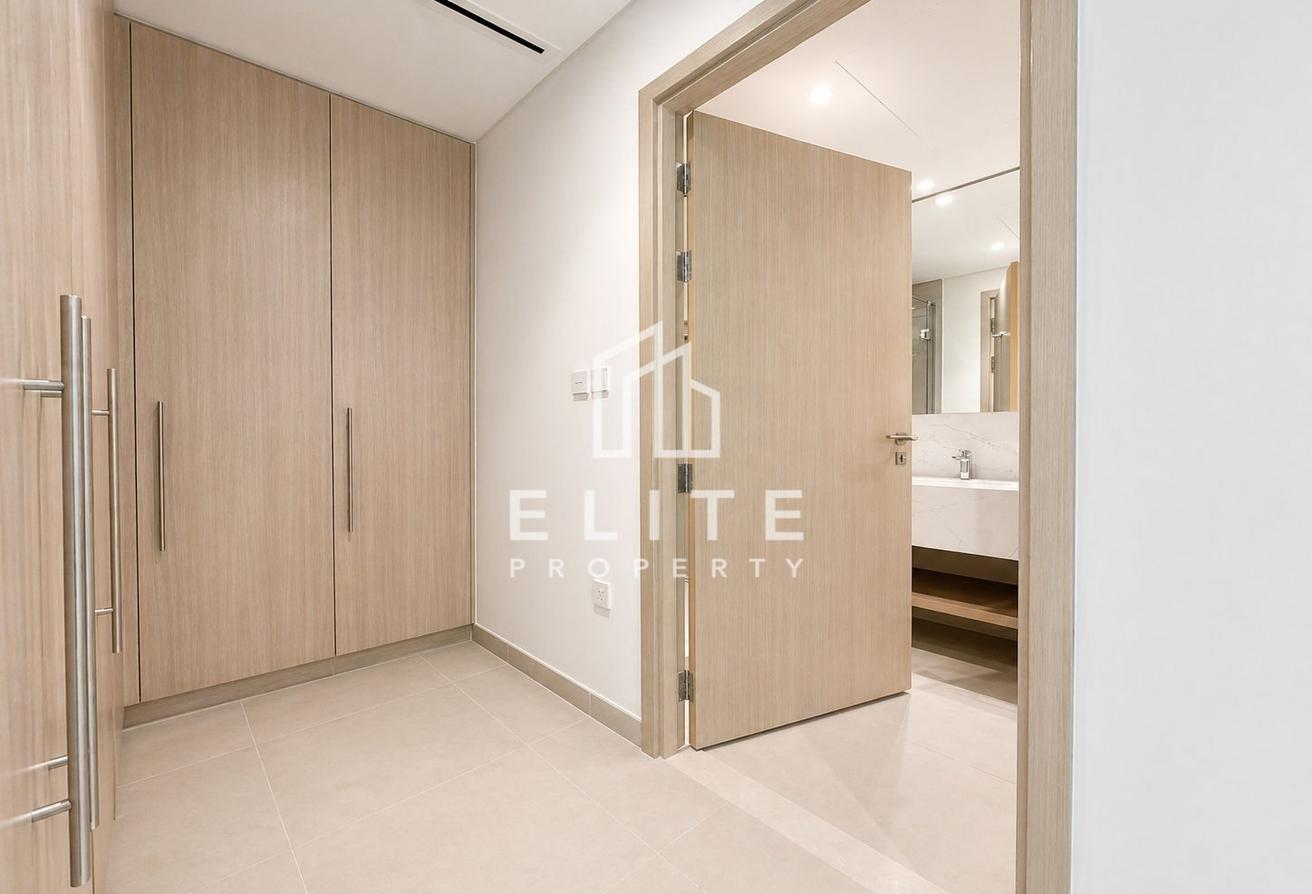 High Floor I Golf Course View I Spacious I 3 +Maid photo 16