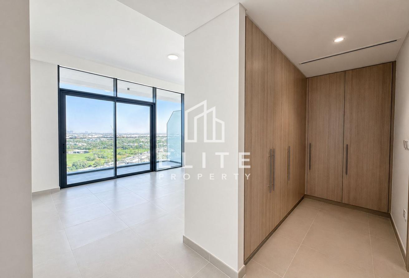 High Floor I Golf Course View I Spacious I 3 +Maid photo 24