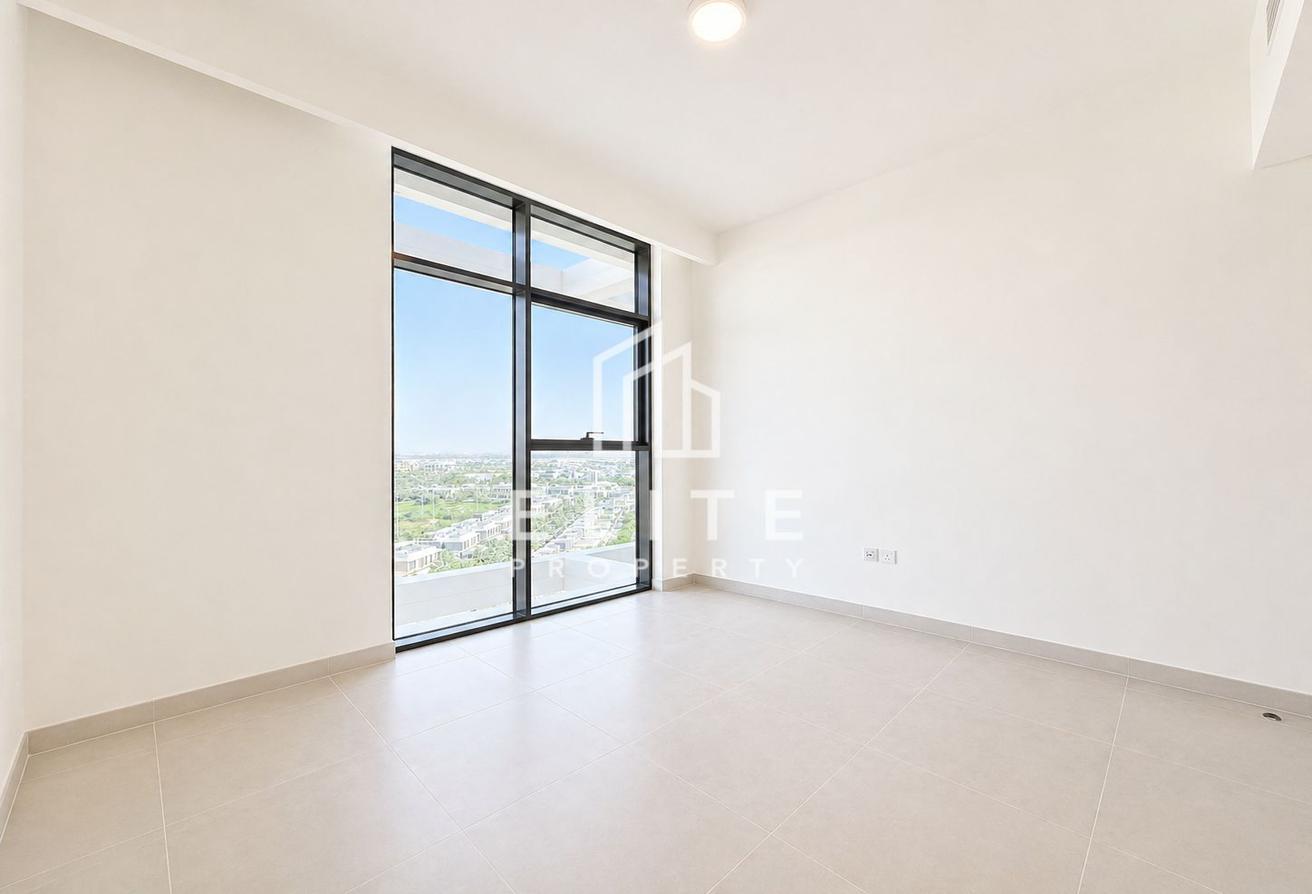 High Floor I Golf Course View I Spacious I 3 +Maid photo 13