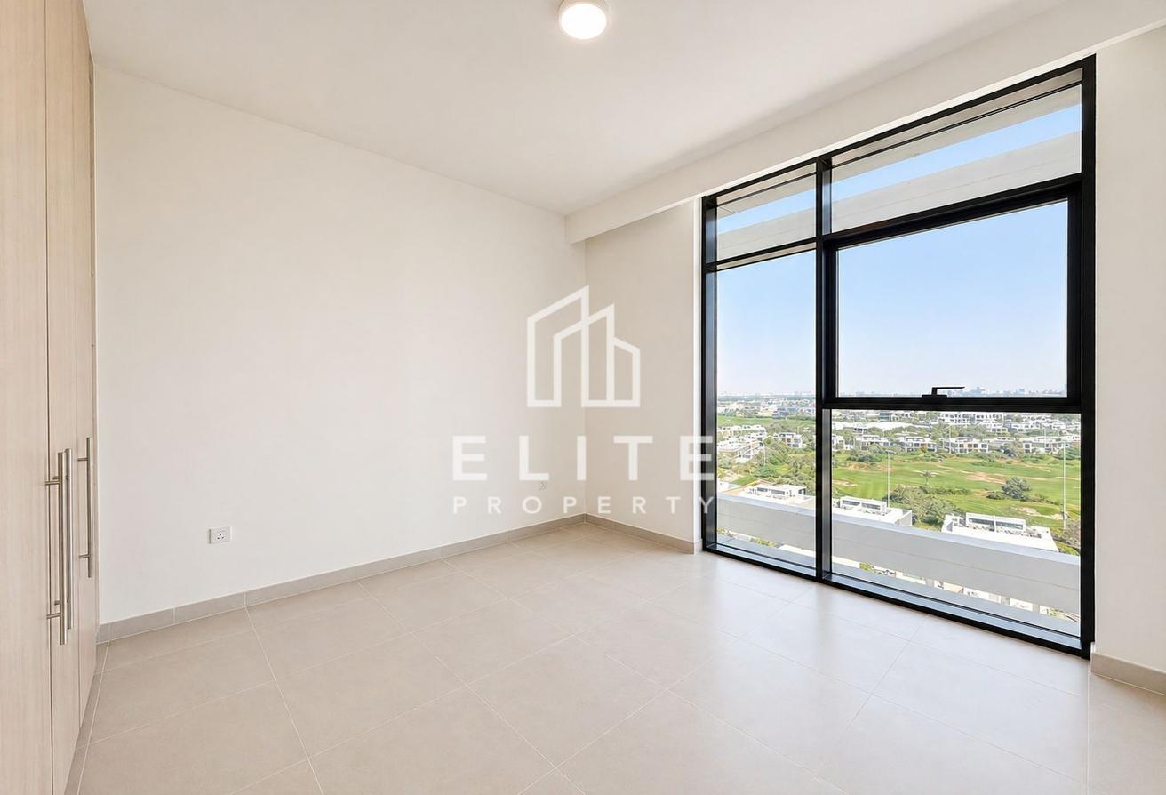 High Floor I Golf Course View I Spacious I 3 +Maid photo 23