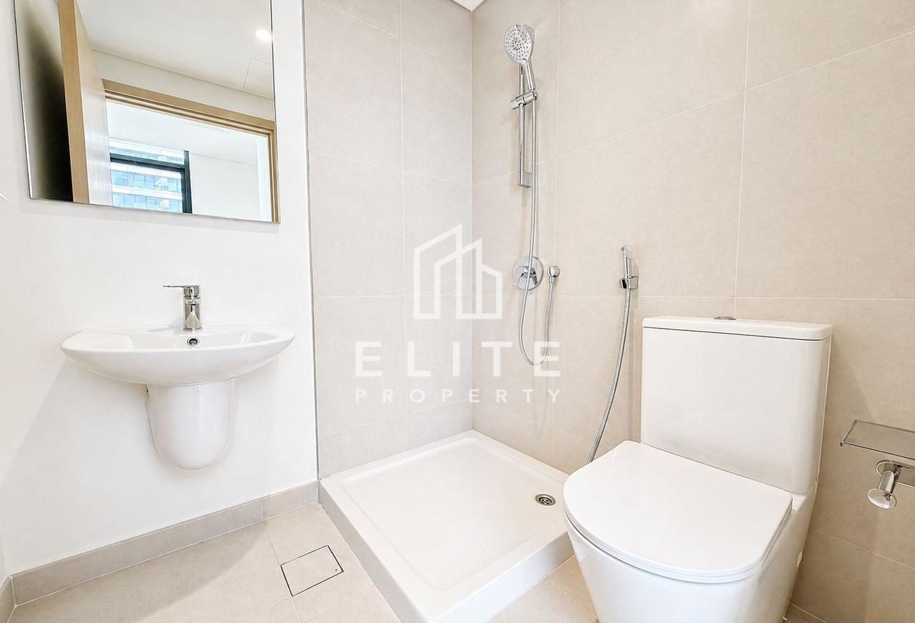 High Floor I Golf Course View I Spacious I 3 +Maid photo 22