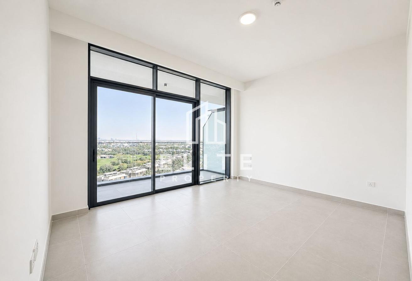 High Floor I Golf Course View I Spacious I 3 +Maid photo 17
