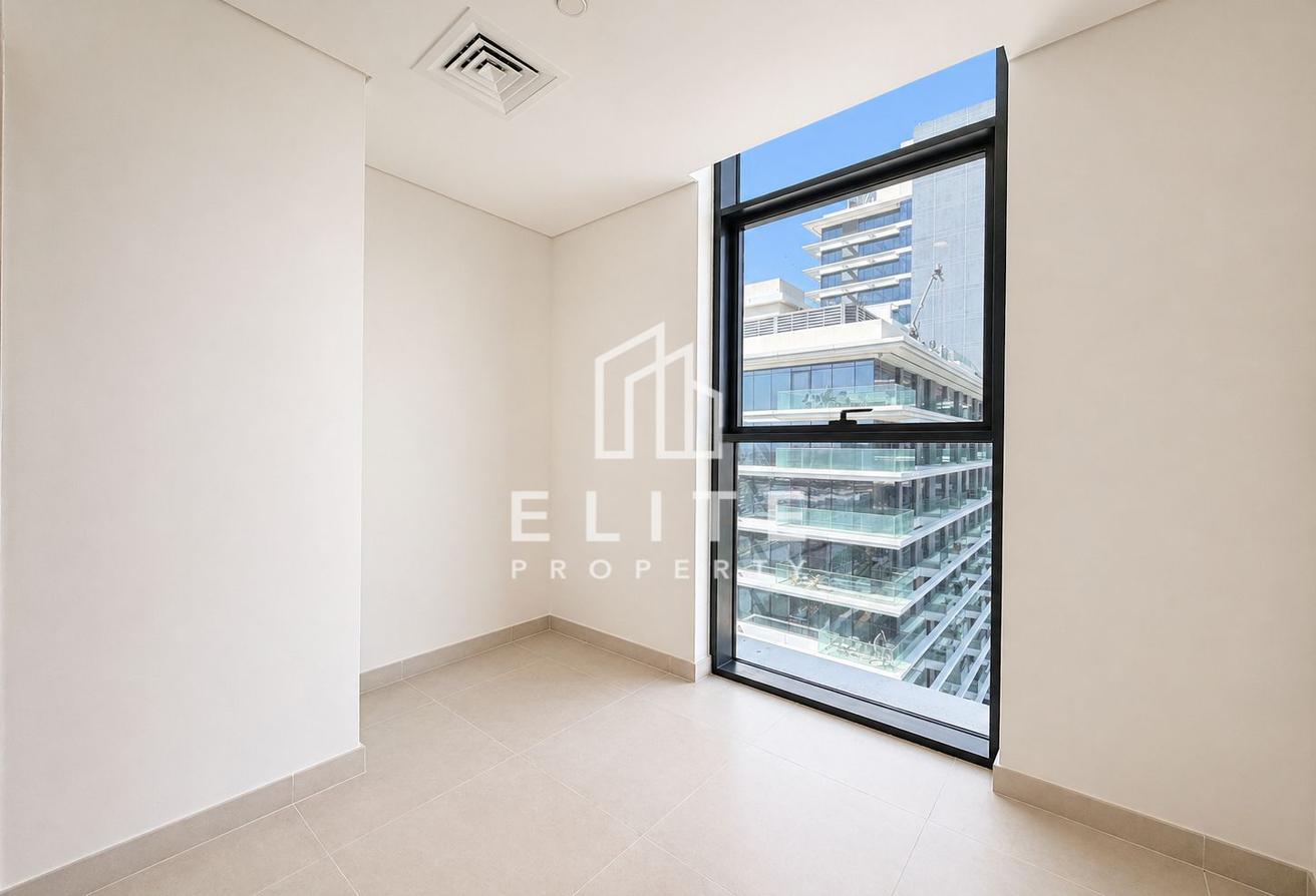 High Floor I Golf Course View I Spacious I 3 +Maid photo 5