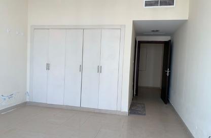 Apartment - 3 - 5 for rent in Qasimia 10 building - Al Mahatta - Al Qasimia - Sharjah