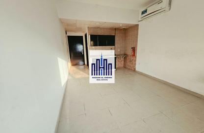 Apartment - Studio - 1 Bathroom for rent in Muwailih Building - Muwaileh - Sharjah