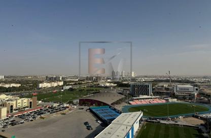 شقة - غرفة نوم - 2 حمامات للايجار في المساكن الحمراء - مدينة دبي الرياضية - دبي