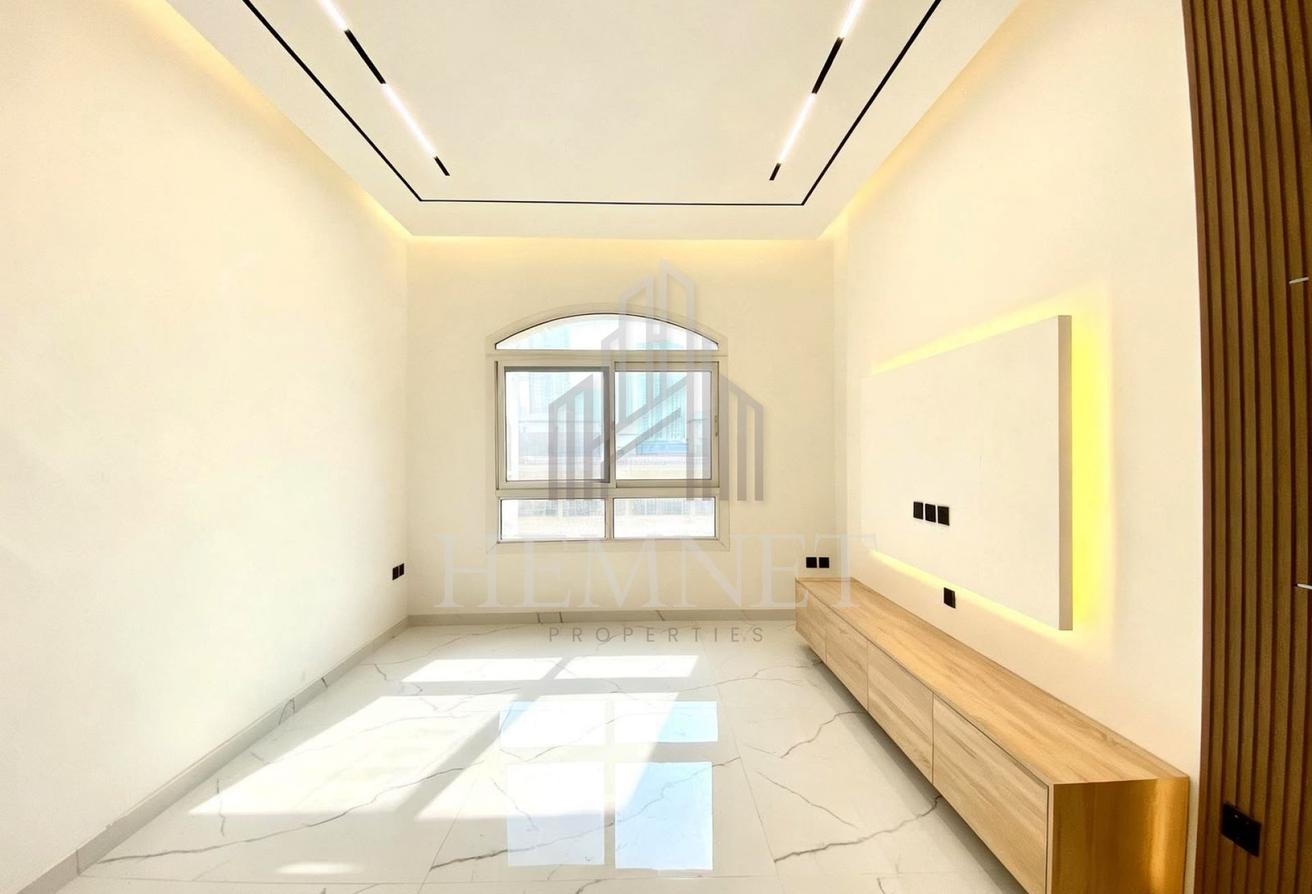Well Maintained 1 BHK | Modern Interiors | Large Balcony photo 4