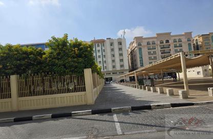عمارة بالكامل - 8 غرف نوم - 8 حمامات للبيع في بناية مويليح 29 - مويلح - الشارقة