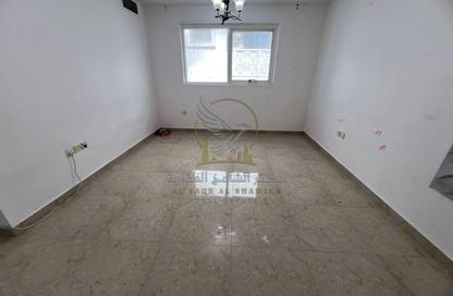 Apartment - 1 - 2 for rent in Al Qulayaa Building - Al Qulaya'ah - Al Sharq - Sharjah