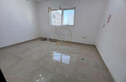 Apartment - 1 - 2 for rent in Al Qulayaa Building - Al Qulaya'ah - Al Sharq - Sharjah