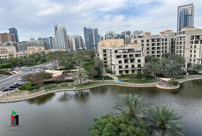 Chiller Free l Upgraded l Lake View l Vacant photo 3