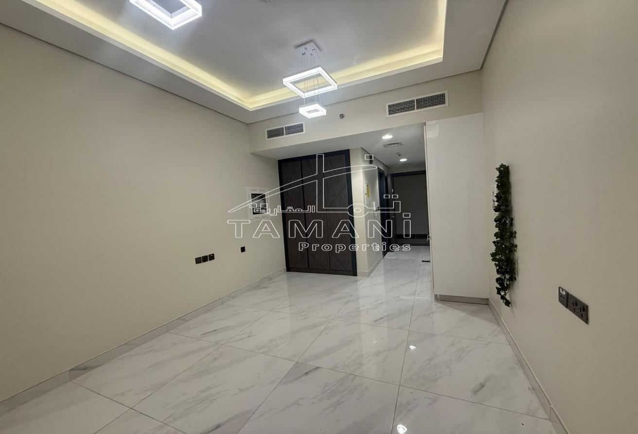 Exclusive Unit | Vacant | Modern Living photo 2