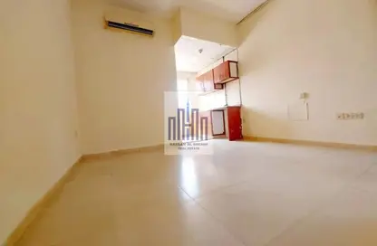 Apartment - 1 Bathroom for rent in Muwailih Building - Muwaileh - Sharjah