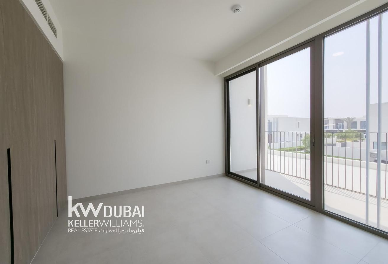 Corner Unit | Unfurnished | Brand New | Vacant photo 14