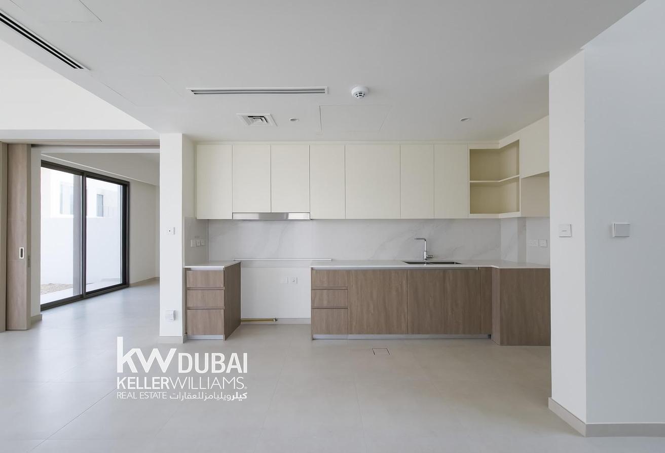 Corner Unit | Unfurnished | Brand New | Vacant photo 3