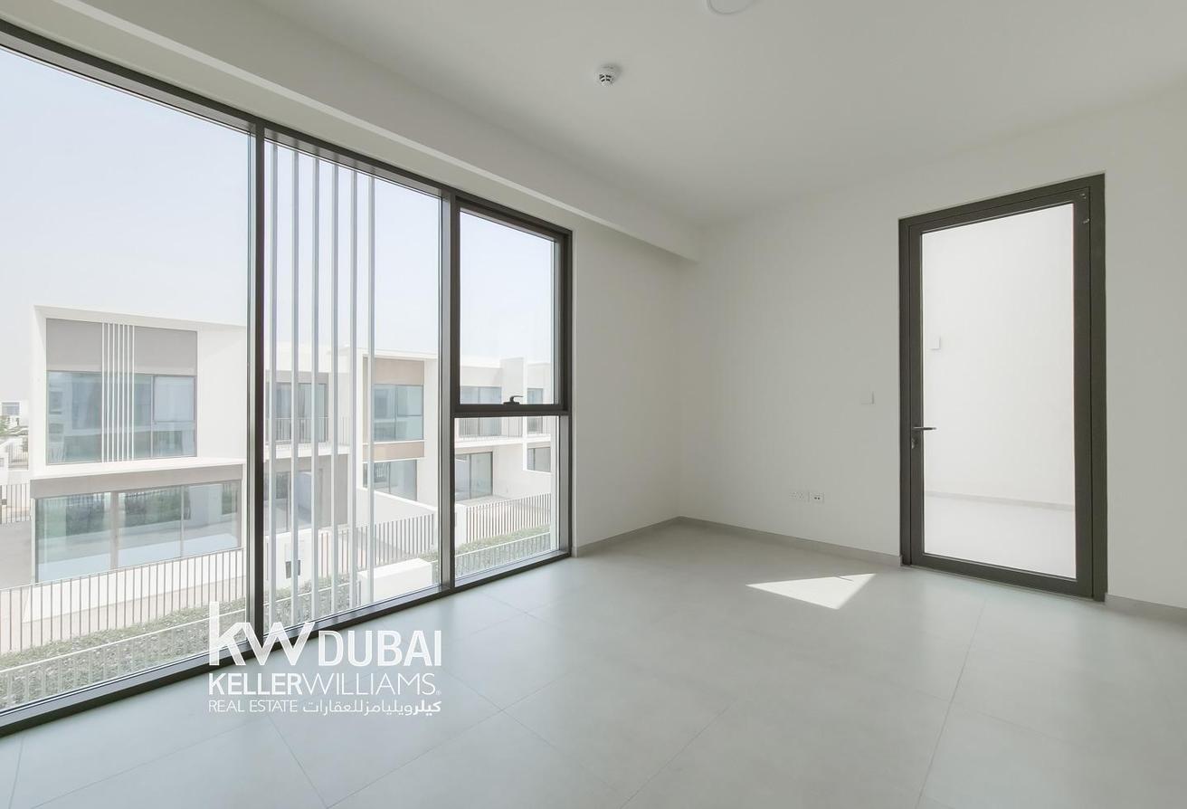 Corner Unit | Unfurnished | Brand New | Vacant photo 18