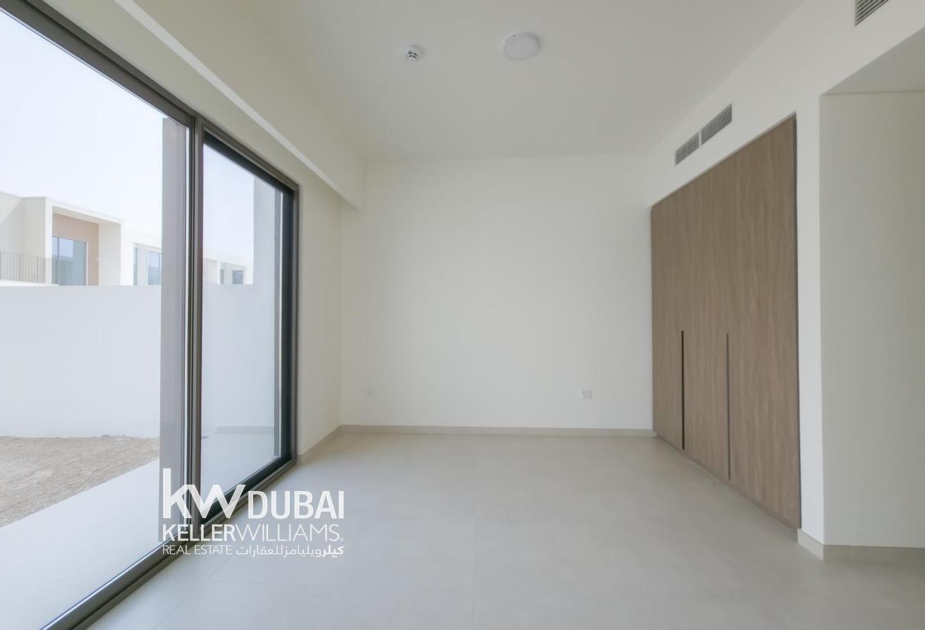 Corner Unit | Unfurnished | Brand New | Vacant photo 4