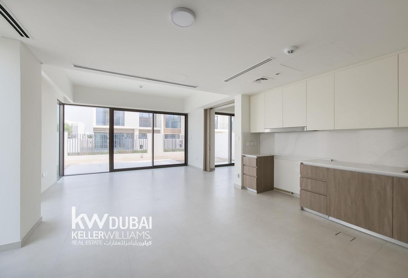 Corner Unit | Unfurnished | Brand New | Vacant photo 6