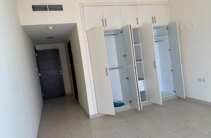 Apartment - 3 - 5 for rent in Qasimia 10 building - Al Mahatta - Al Qasimia - Sharjah
