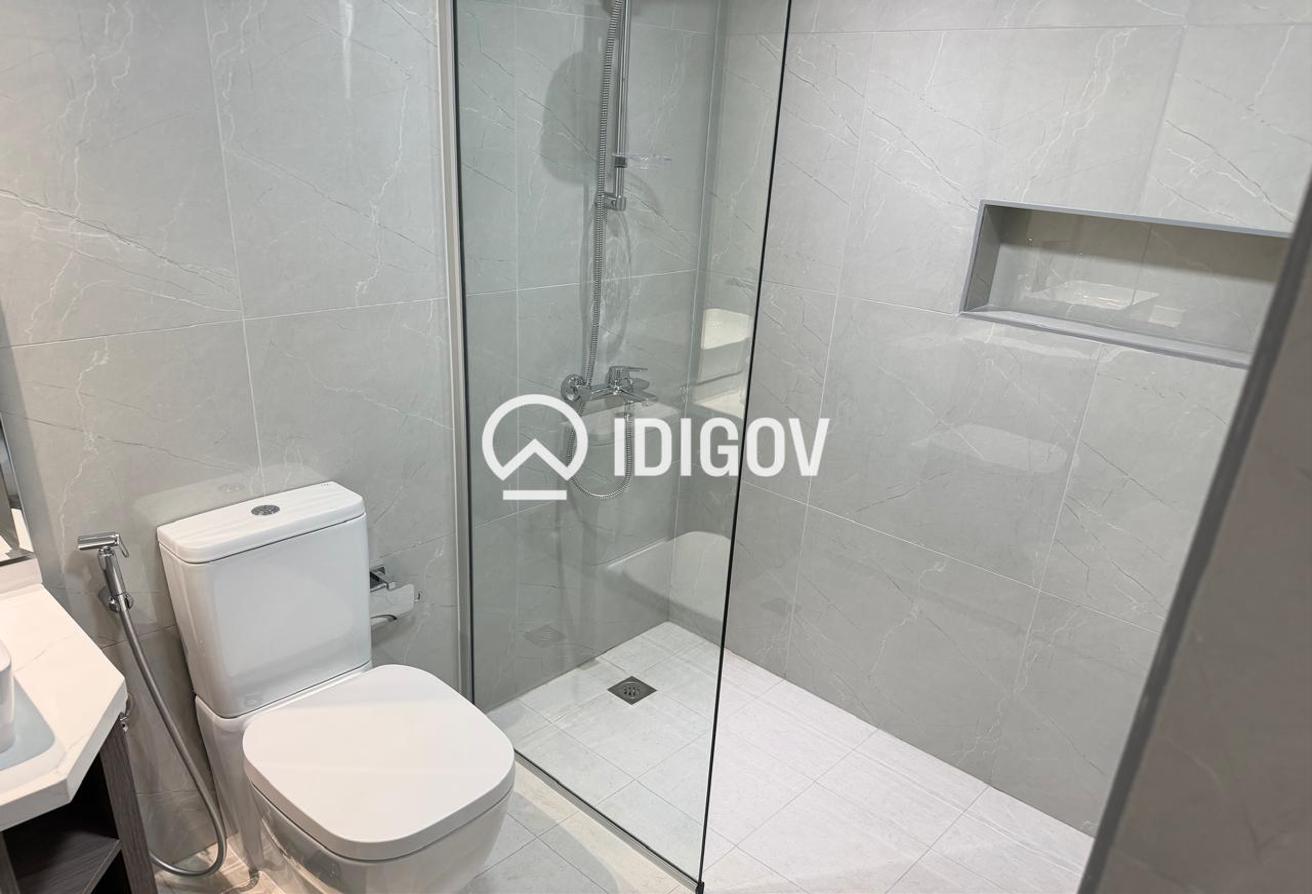Vacant | Fully Furnished | Mid Floor photo 9