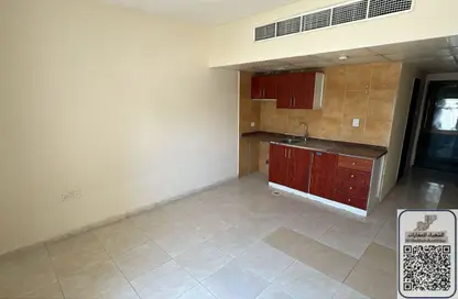 شقة - 1 حمام للايجار في مبنى الميناء - 2  الروضة - الروضة - عجمان