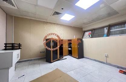 Business Centre - Studio - 1 Bathroom for rent in Ivory Hotel Apartment - Al Zahiyah - Abu Dhabi