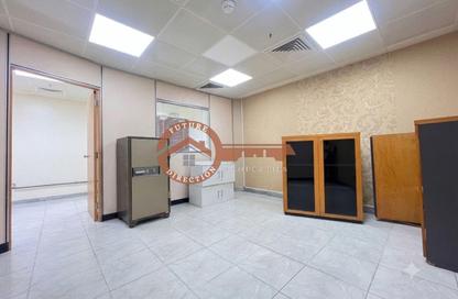 Business Centre - Studio - 1 Bathroom for rent in Ivory Hotel Apartment - Al Zahiyah - Abu Dhabi
