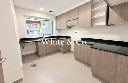 Townhouse - 4 - 4 for rent in Verona - Damac Hills 2 - Dubai