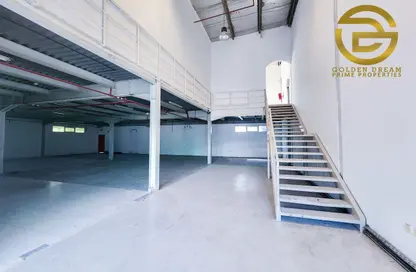 مستودع - استوديو - 2 حمامات للايجار في القصيص - دبي