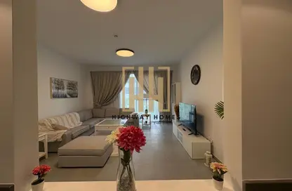 شقة - غرفة نوم - 2 حمامات للايجار في الطراز - حي نسيج - الجادة - الشارقة