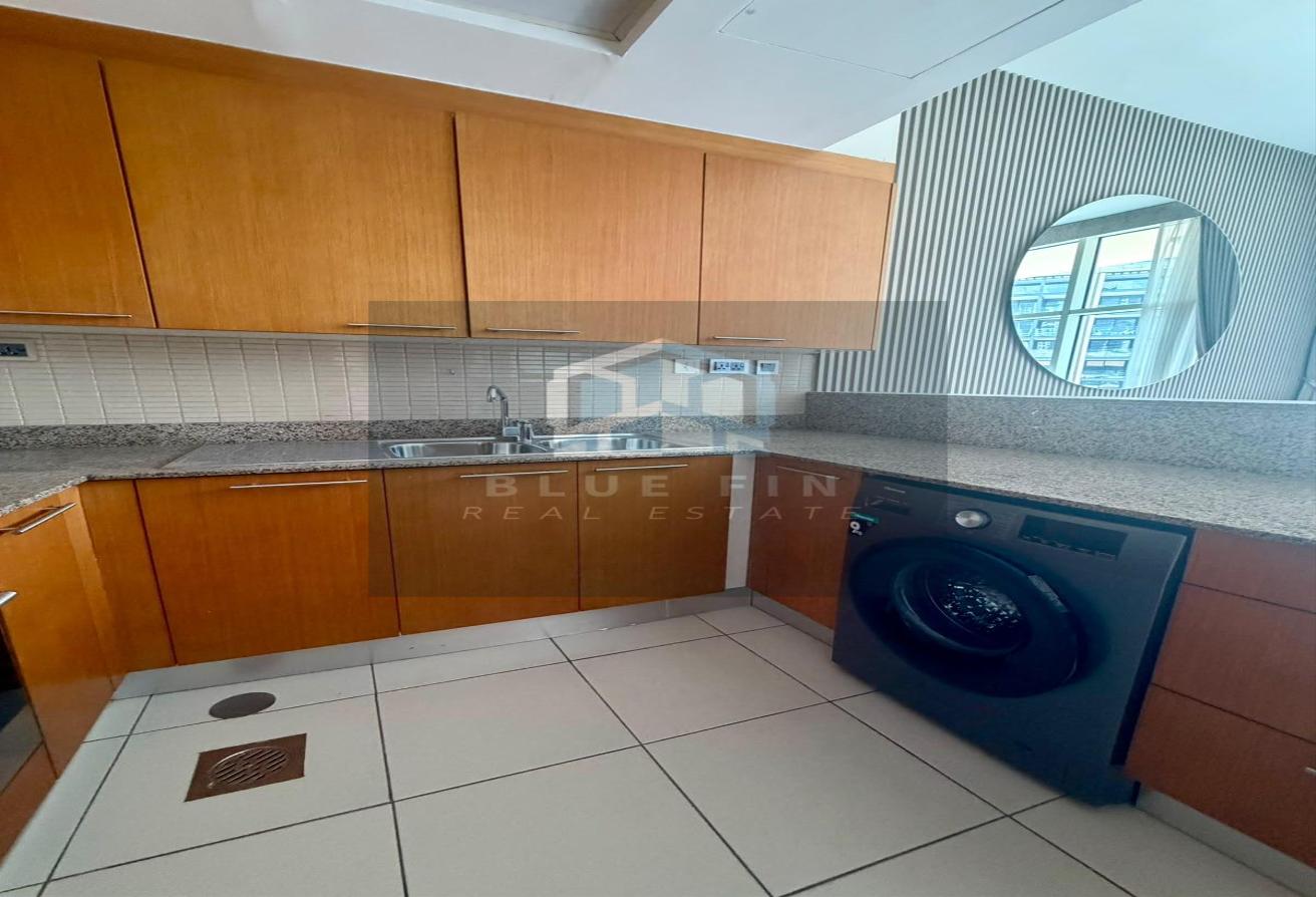 Converted | Near Bus Stop | Big Balcony | Vac photo 8