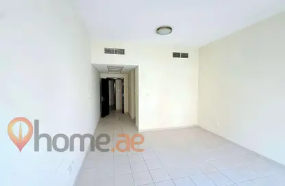 شقة - غرفة نوم - 2 حمامات للبيع في مبنى 165 - طراز حديث - ديسكفري جاردنز - دبي