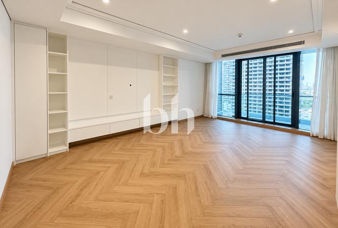 1-bed apartment in Goldcrest Views 2 · Unfurnished · Upgraded — photo 2