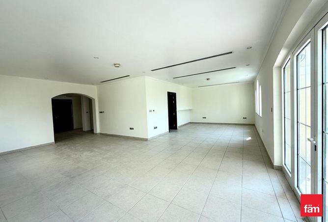 83642365 - Property Image 2