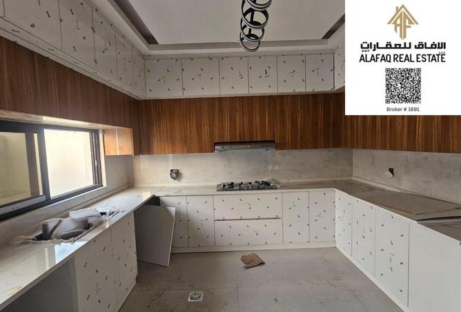 136571300 - Property Image 2