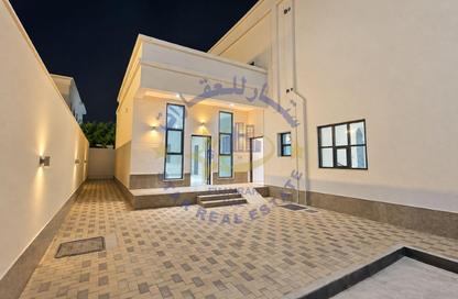 Villa - 5 - 7 for sale in Downtown Fujairah - Fujairah