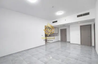 Apartment - 3 Bedrooms - 4 Bathrooms for rent in Marah Building - International City Phase 2 - Al Warsan 4 - Al Warsan - Dubai