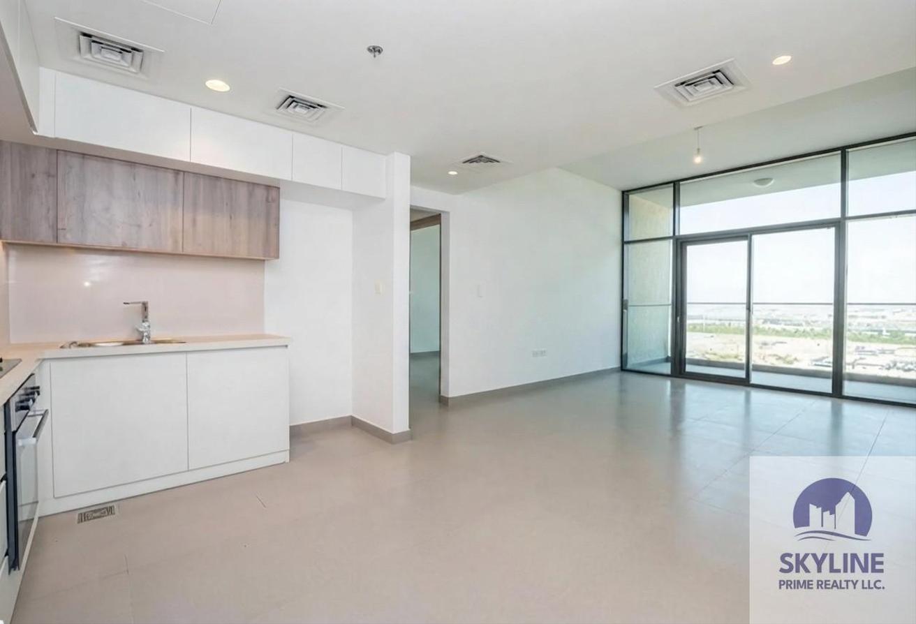 Spacious Layout | High Floor | Vacant photo 2