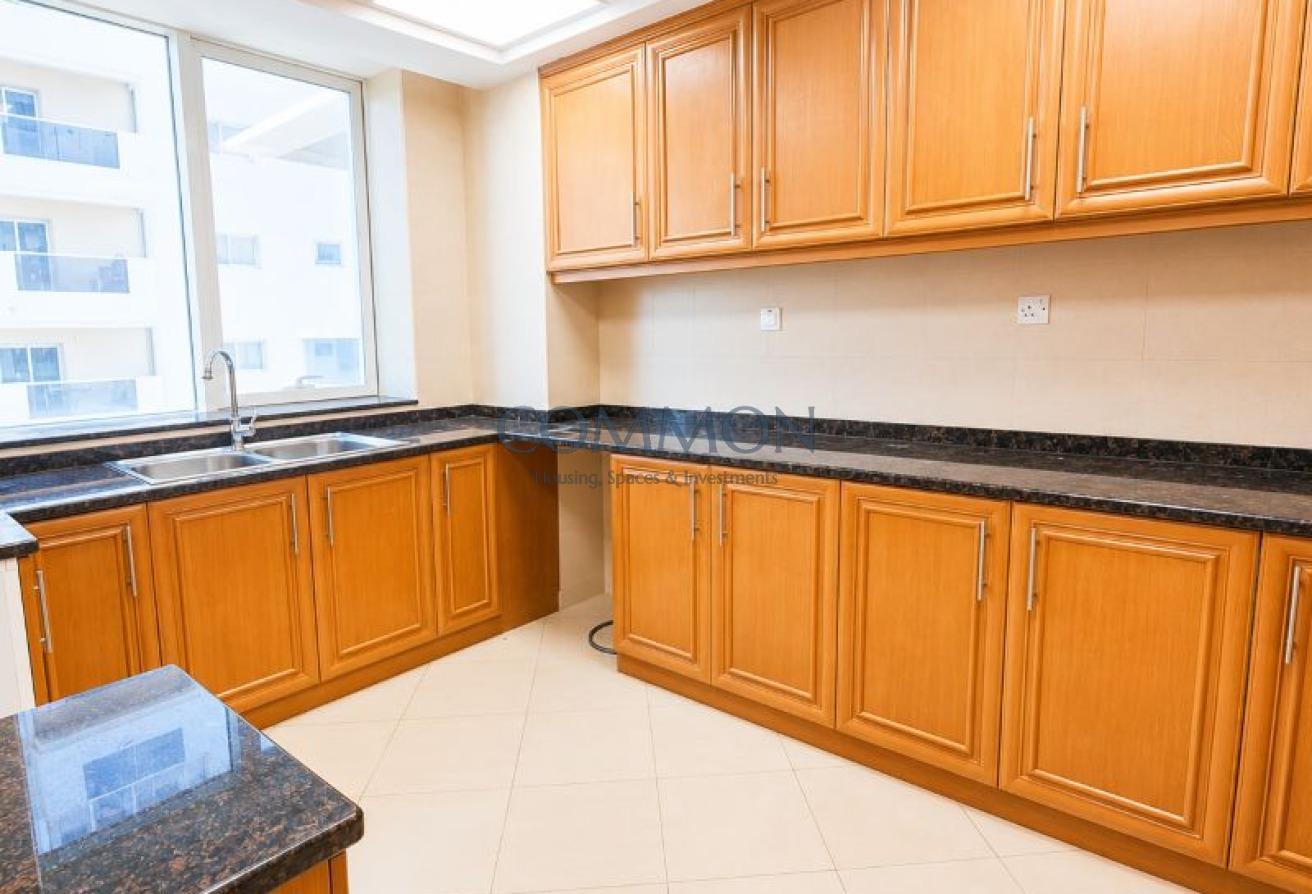 Spacious Unit | Bulk Lease | Great Location photo 5
