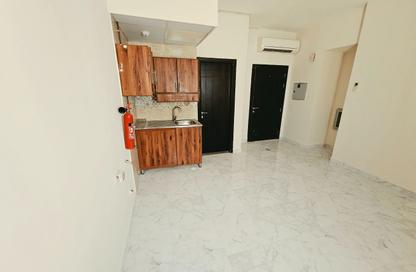 Apartment - Studio - 1 for rent in Fire Station Road - Muwaileh - Sharjah