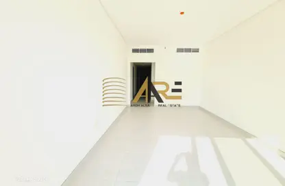 شقة - 2 غرف نوم - 3 حمامات للايجار في سراب 2 - الجادة - الشارقة