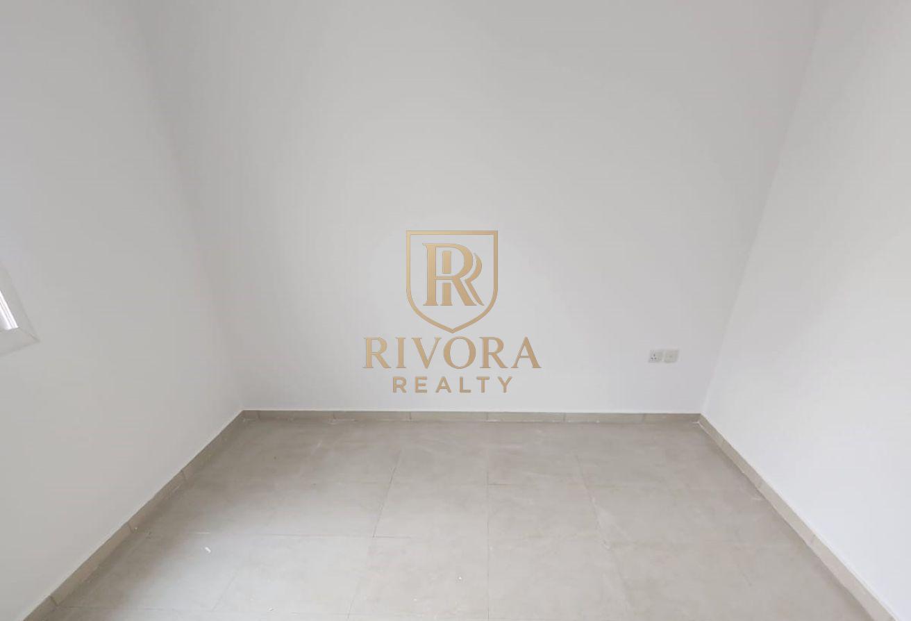 2 BHK | SPACIOUS LAYOUT | BALCONY & PARKING photo 6