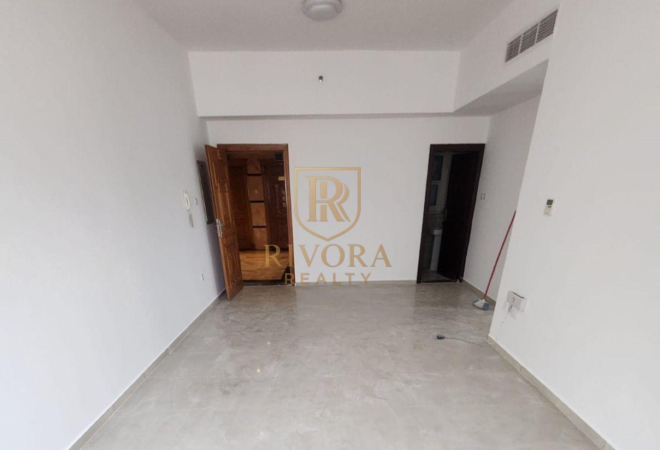 2 BHK | SPACIOUS LAYOUT | BALCONY & PARKING photo 4